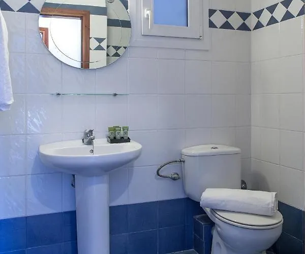 Hermes 4* Vromolimnos